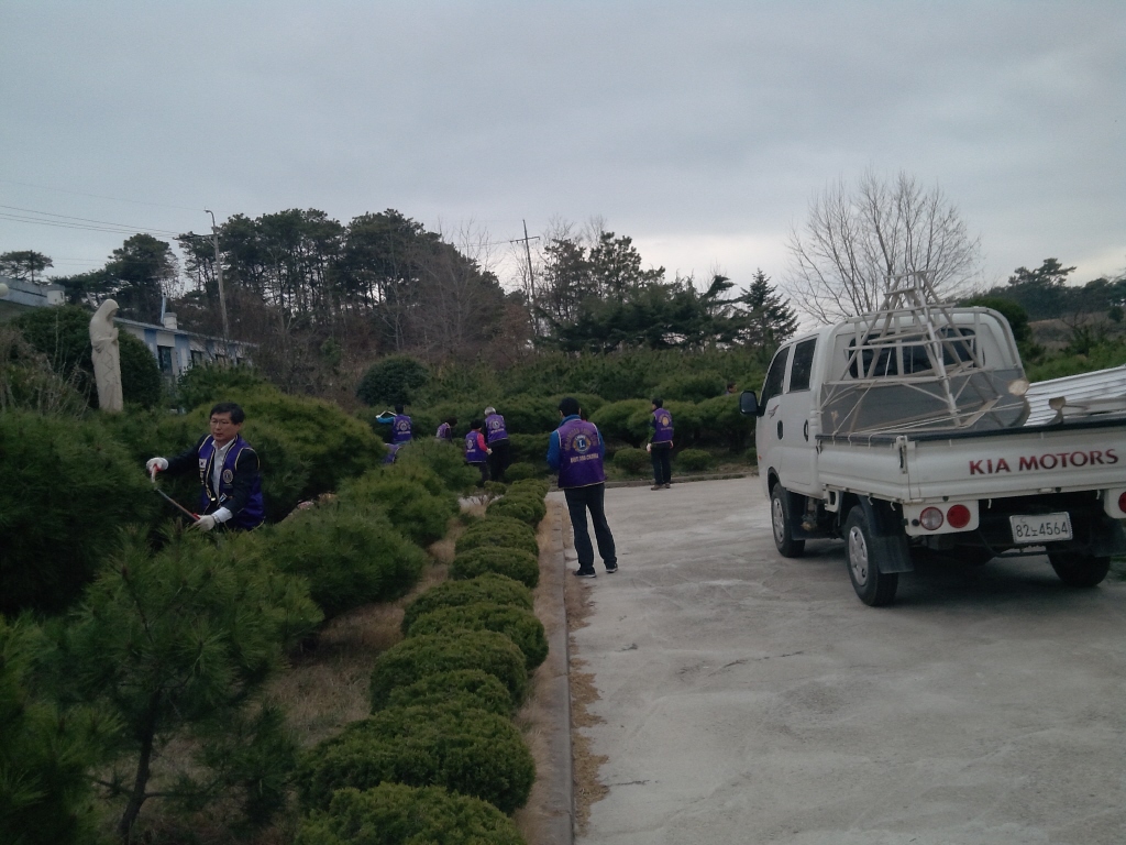 연합봉사활동(내장산라이온스,목련라이온스, 이평면사무소 허홍진면장님외 직원들을 칭찬합니다. )